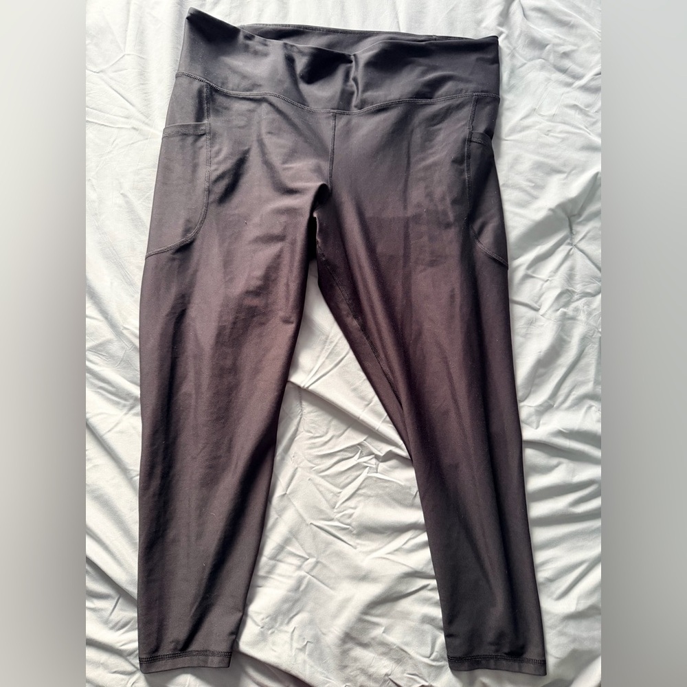 Old Navy Black High-Waisted PowerSoft 7/8 Pocket Leggings - Picture 4 of 8